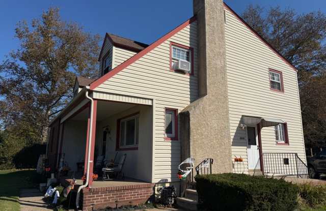 831 EAST Drive Gallery 2