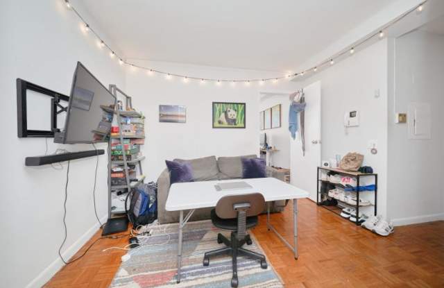 337 West 43rd Street - 337 West 43rd Street, New York City, NY 10036 337 West 43rd Street - 337 West 43rd Street, New York City, NY 10036