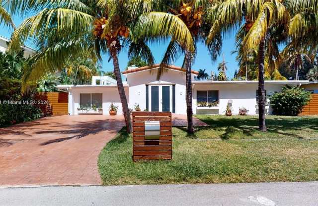 211 190th St photos photos