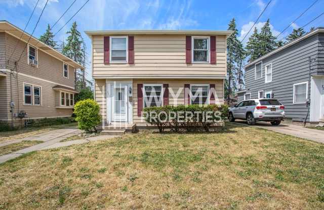 AVAILABLE MID-JULY!! 3 Bedroom, 1.5 Single Family Home near Alger Heights photos photos