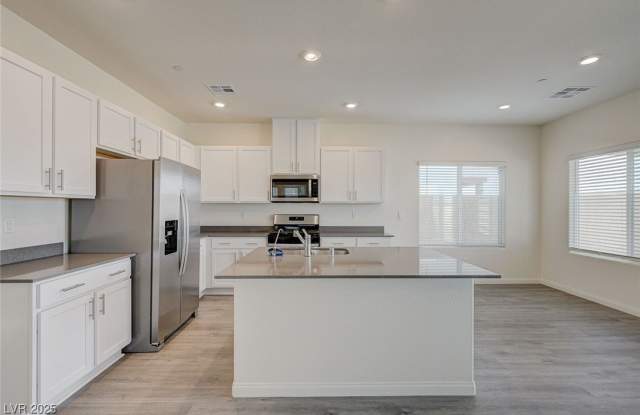 502 Red Lovebird Avenue photos photos