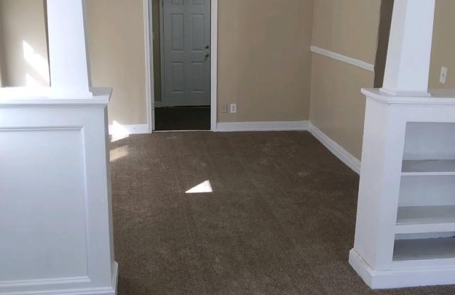 Large 2 bedroom $1000.00 Gallery 3