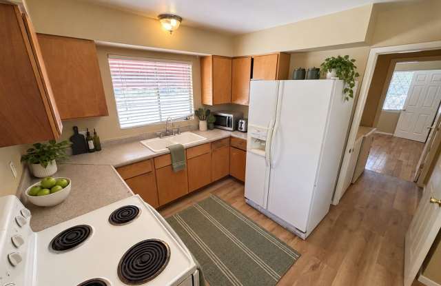 Charming 3-Bed/2-Bath Single-Story Ranch Home in Historic Huntridge Gallery 4