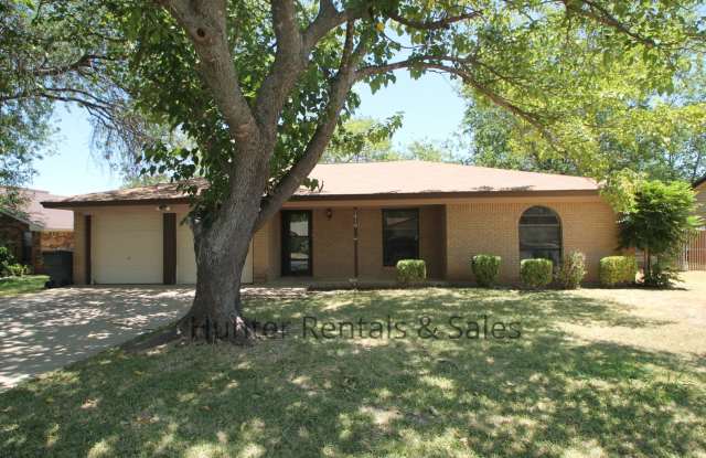 Just in Time For Fall! - 1810 Sherman Drive, Killeen, TX 76543