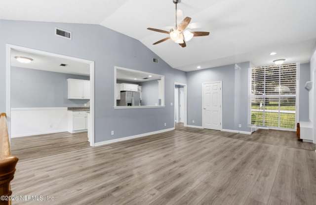 4 bedroom/ 2 bathroom home in Fort Caroline! Gallery 3