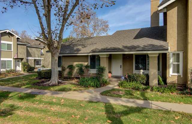 Spacious End-Unit 2 Bed, 2 Bath with Den For Lease in Irvine photos photos