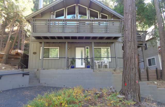 Four Bedroom Near Lake photos photos