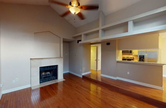 Wonderful Uptown renovated top floor condo! Gallery 1