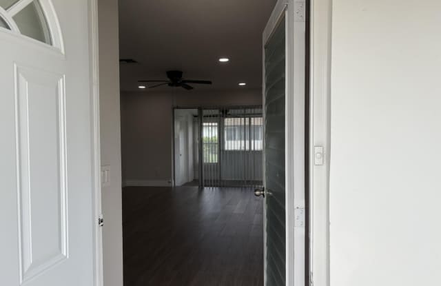 2930 CROSLEY Drive E Gallery 3