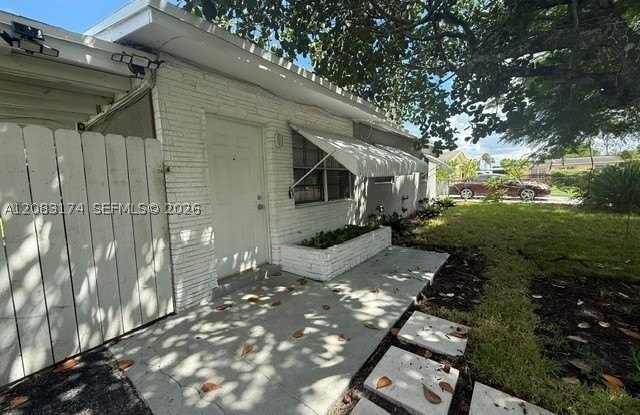 1050 NW 23RD Gallery 2