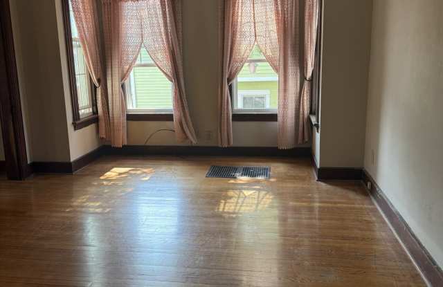 74 Cottage Avenue Gallery 2