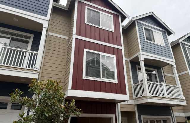 Beautiful 2 bed, 2.5 bath townhome located in Mountlake Terrance $2600/mo. photos photos