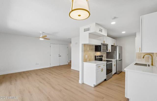 5919 W Golden Lane Gallery 3