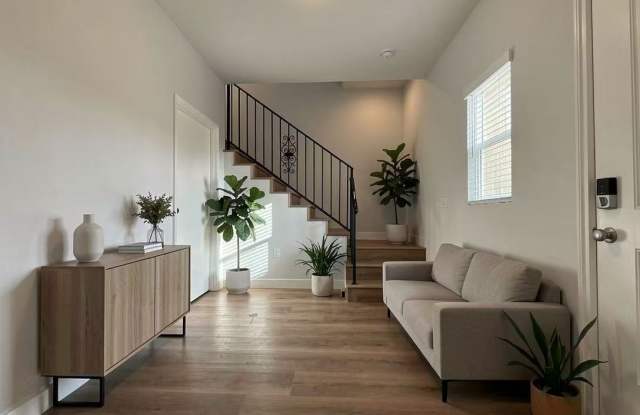 300 West Foothill Boulevard - 302A photos photos