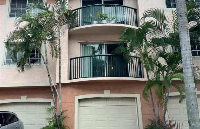 2033 SE 10th Ave photos photos