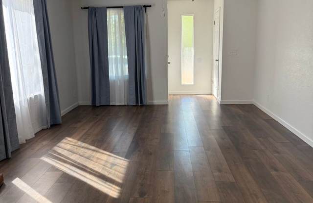 Updated 3bd/2ba Rocklin Duplex Gallery 4