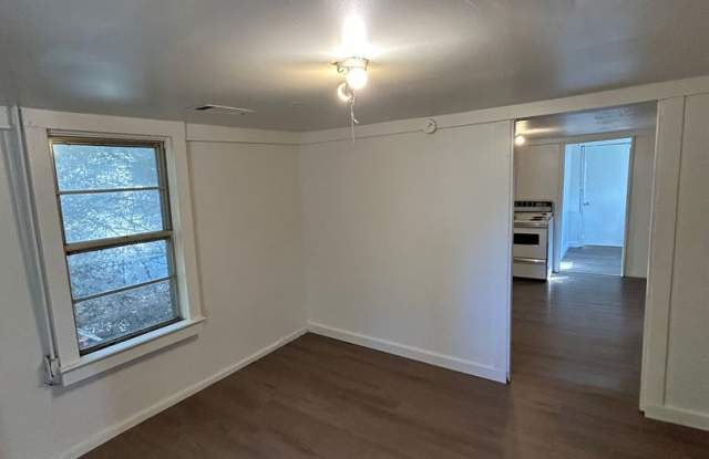 1,200.00 MOVE-IN-SPECIAL Gallery 3