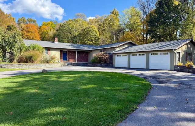*AMAZING Sprawling Ranch Home* photos photos