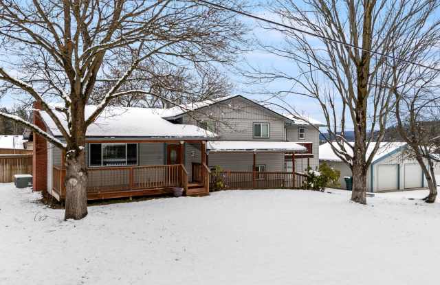 Stunning 5-Bedroom Home on Nearly 1 Acre – Fully Fenced w/ Treehouse | Indian Meadows | Coeur d’Alene photos photos