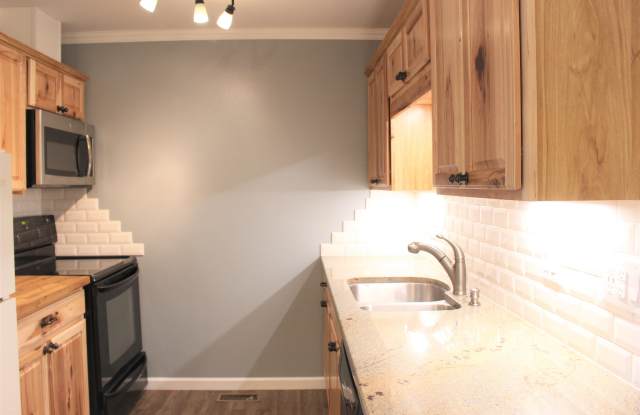 Quiet charmer- Upgrades abound, landry  utilities included (Woodland Park) photos photos