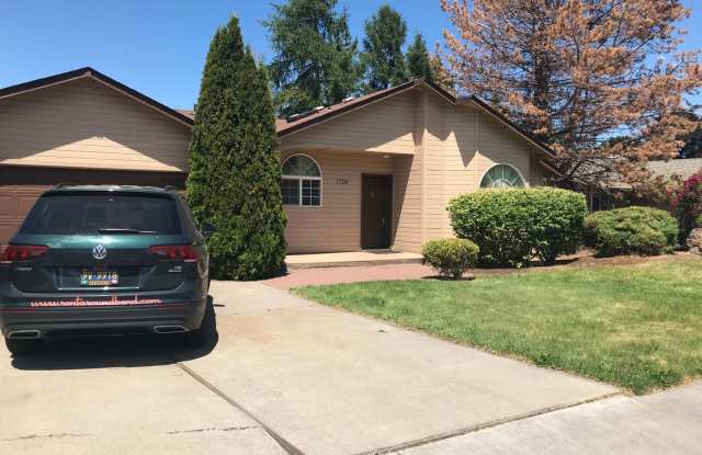 Single level home in NE Bend with huge yard! photos photos Single level home in NE Bend with huge yard! photos photos