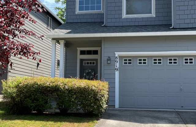 Beautiful 2 Story Home in Fairfield Park for lease - 8919 NE 41st Ave Gallery 1
