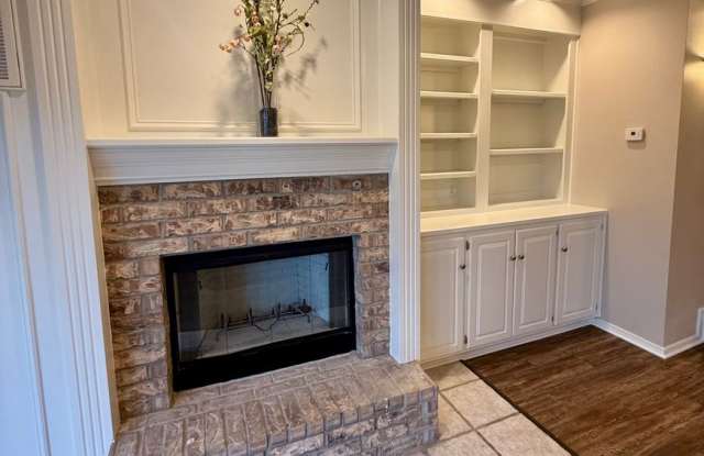 Beautifully Updated Townhouse Overlooking Golf Course! photos photos