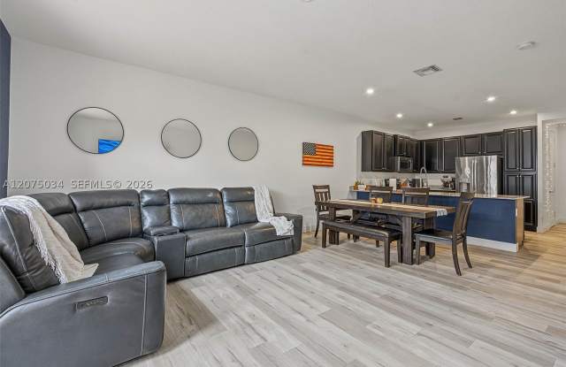 10892 SW 235th Ln Gallery 4