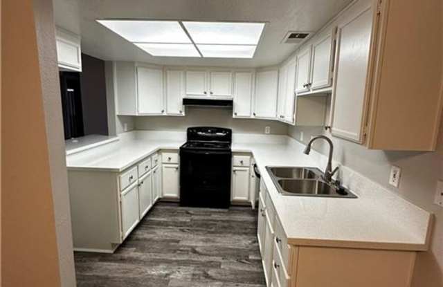 2 Bedroom 1 Bath - 2nd Floor Unit Gallery 4