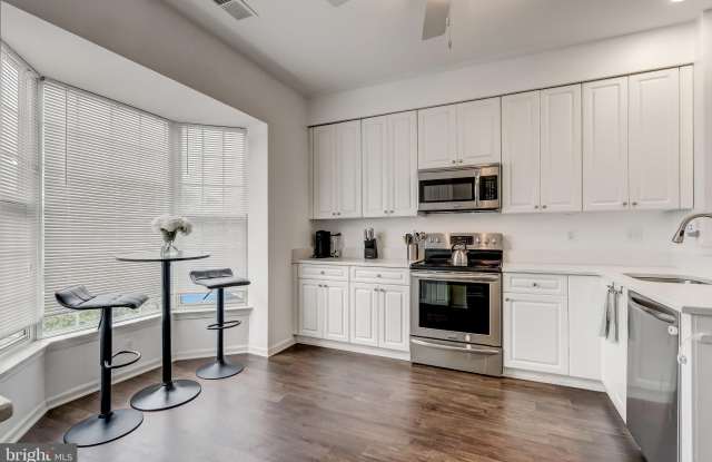 1102 CRANSTON COURT Gallery 2