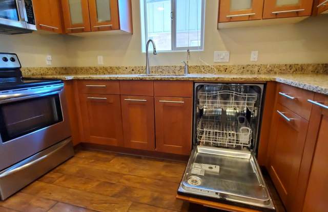 3302 East Pinchot Avenue - 10 Gallery 4