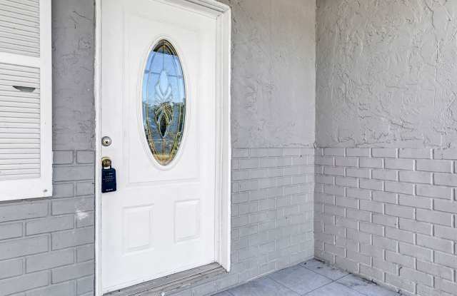 Corner lot in Davenport with Florida room Gallery 4