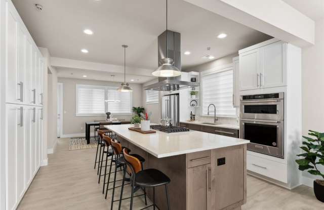 Stunning 4-Bedroom Townhome in Legacy Farms – Greenbelt Setting, A/C & 2-Car Garage Gallery 4