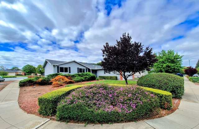 Beautiful 3bd Single Story House With In-unit Laundry photos photos