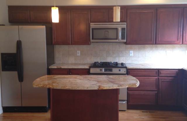 2424 Glenarm Pl Gallery 2