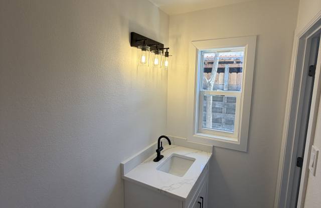 1717 South Washington Avenue Gallery 4