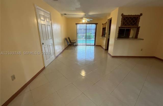 8837 N Crescent Dr Gallery 2