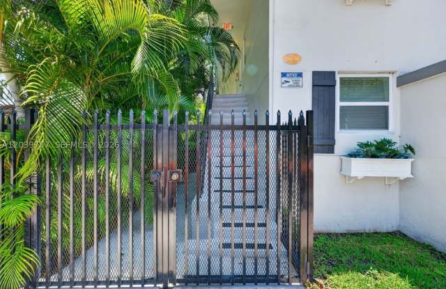 3676 Oak Ave - 3676 Oak Avenue, Miami, FL 33133 3676 Oak Ave - 3676 Oak Avenue, Miami, FL 33133