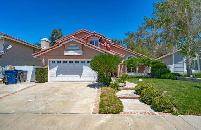 Spacious 4-Bedroom Home with Big Backyard in Santa Clarita! photos photos Spacious 4-Bedroom Home with Big Backyard in Santa Clarita! photos photos