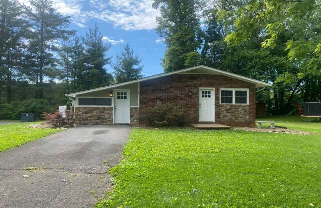 3 Bedroom 1 Bathroom Home in Johnson City, TN photos photos