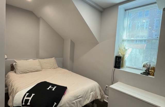 Fully Modern 4-bed, 2-bath in Brookline for 9/1 Gallery 4