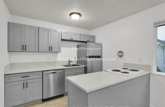 Oregon City Gem – Updated 2BR w/ Balcony + Double Parking! photos photos