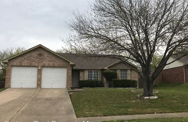 313 Meadowglen - 313 Meadowglen Drive, Cedar Hill, TX 75104