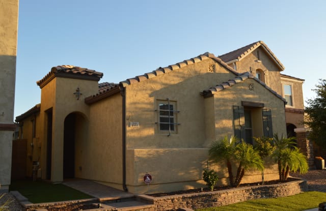 8955 W NORTHVIEW Avenue - 8955 West Northview Avenue, Glendale, AZ 85305