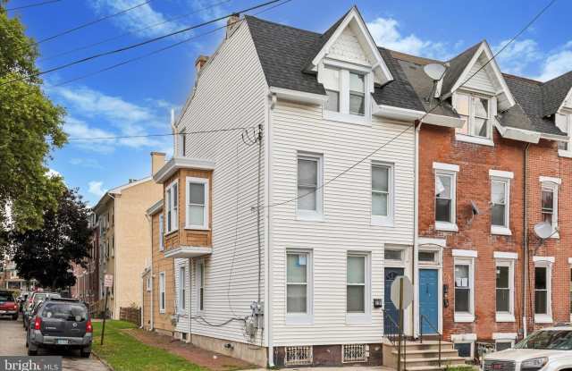 731 W LAFAYETTE STREET - 731 West Lafayette Street, Norristown, PA 19401