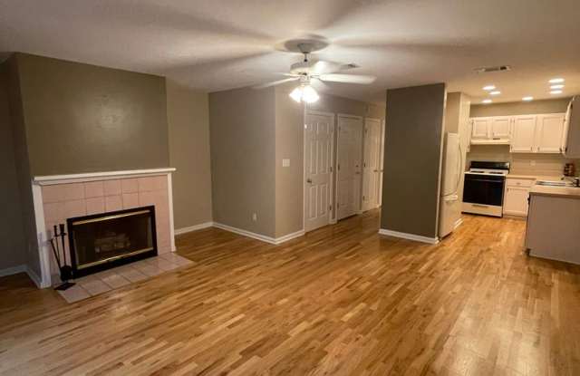 Huge 2/2.5 off Apalachee Parkway! photos photos