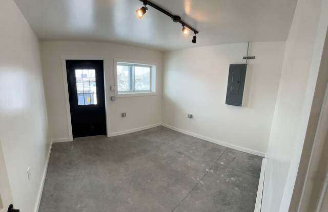 Commercial Shop Space for Lease Gallery 3