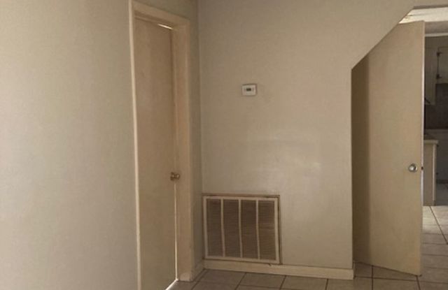Long Beach 2 Bedroom Gallery 4