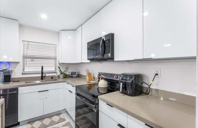 2848 NW 9th Place, Fort Lauderdale, FL 33311 Gallery 3
