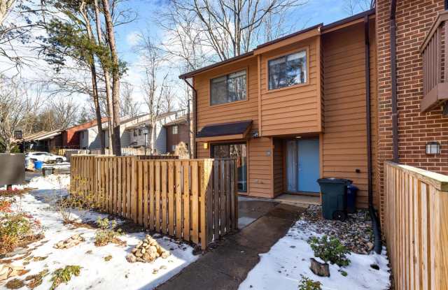 Updated 1800+ sq/ft 3 bdrm 2.5 bath end unit townhome photos photos